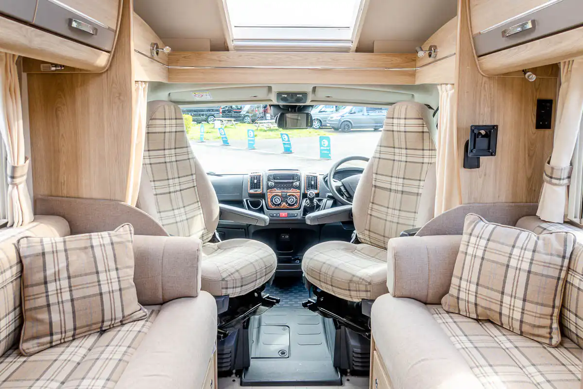 704CD2 07 2019 Elddis Raphael YJ19FCC