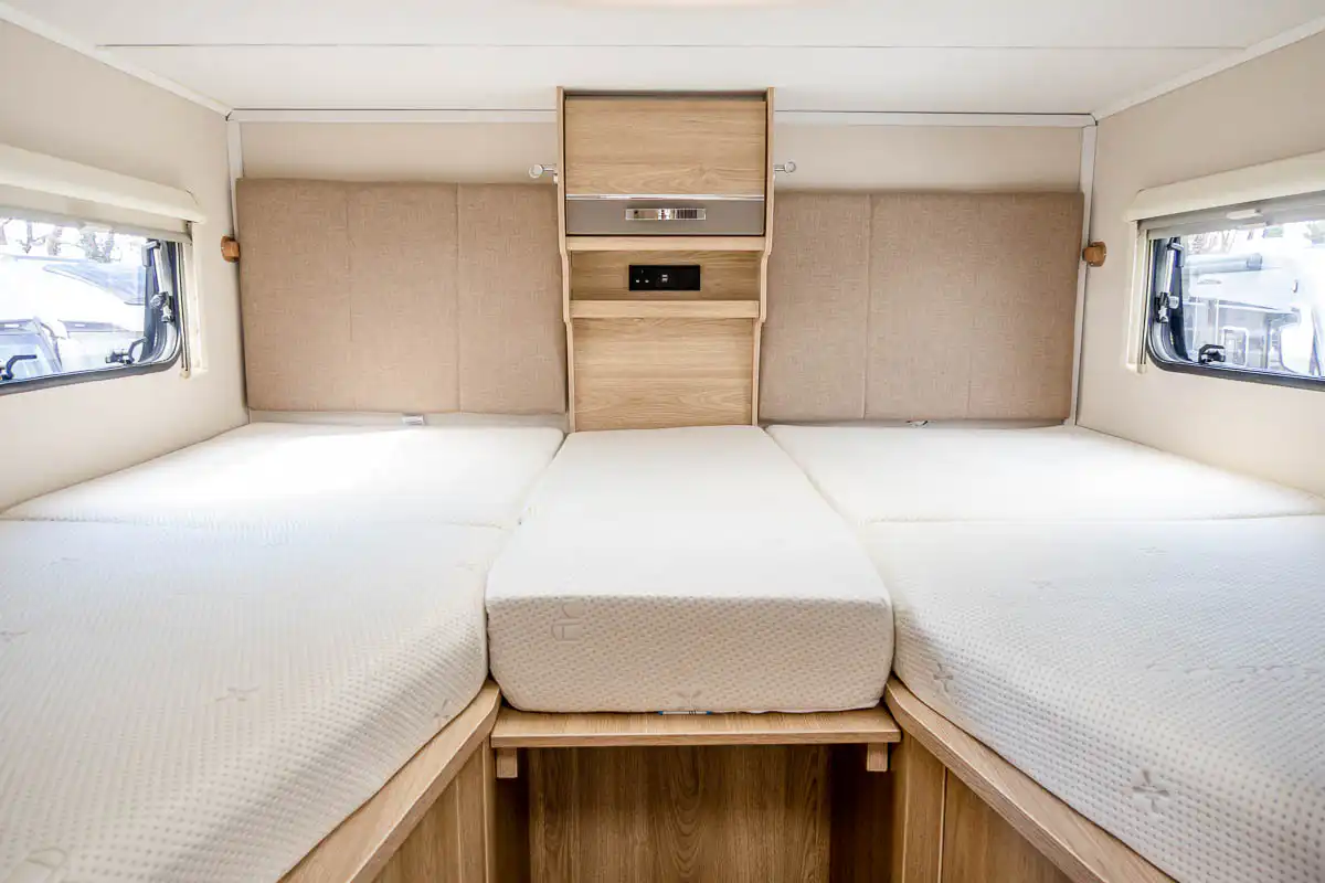 704CD2 16 2019 Elddis Raphael YJ19FCC