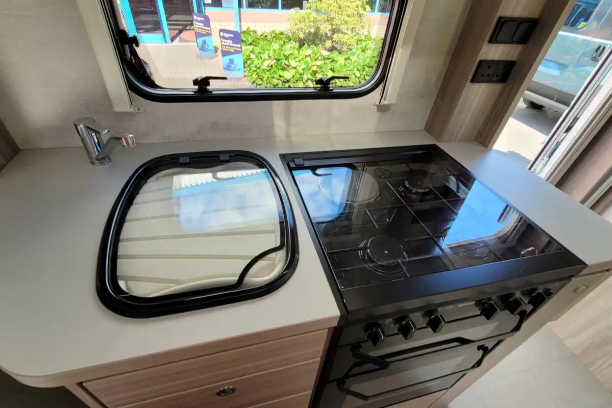 757AC2 18 Elddis Sunseeker150 WX73BWE