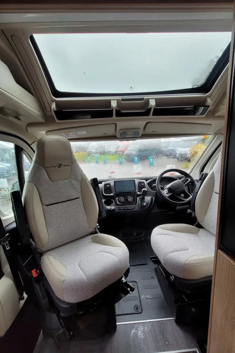 6FF7EA 12 Autotrail VLine610SE SG028835