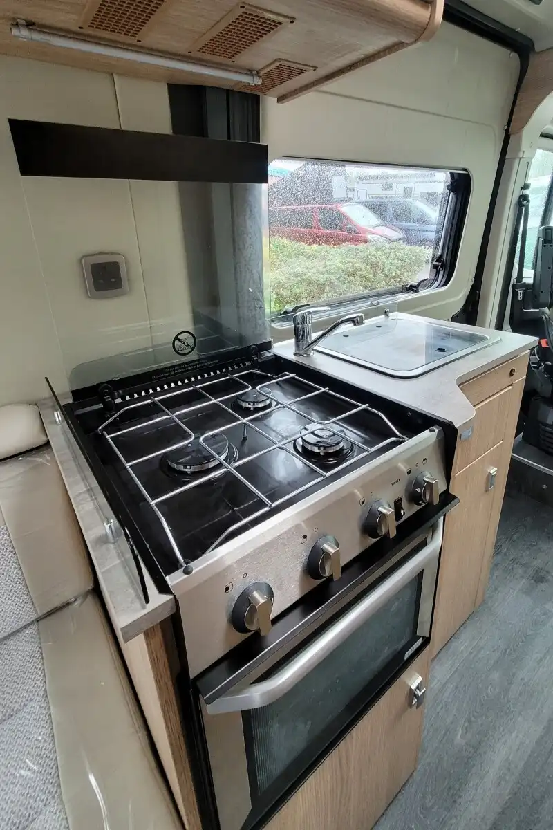 6FF7EA 17 Autotrail VLine610SE SG028835