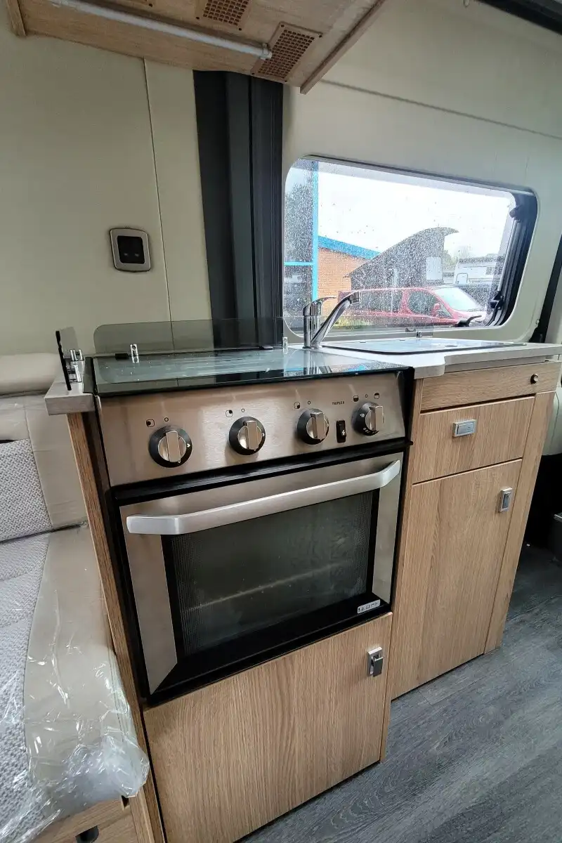 6FF7EA 18 Autotrail VLine610SE SG028835