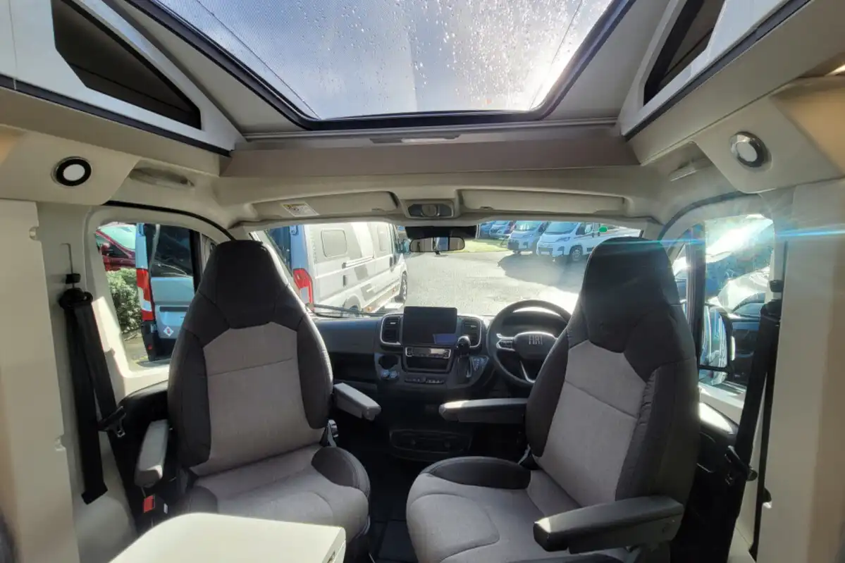 76B3D6 13 Adria CompactSupremeDL SMC15818