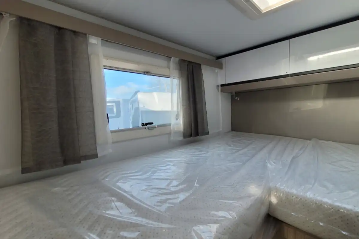 76B3D6 27 Adria CompactSupremeDL SMC15818