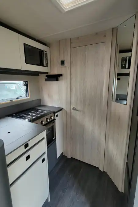 777062 12 Autotrail F67 DTS42555
