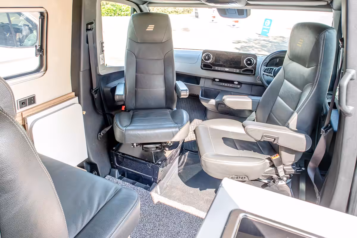 6DC2B2 14 2021 Hymer GrandCanyonS FT21EDF