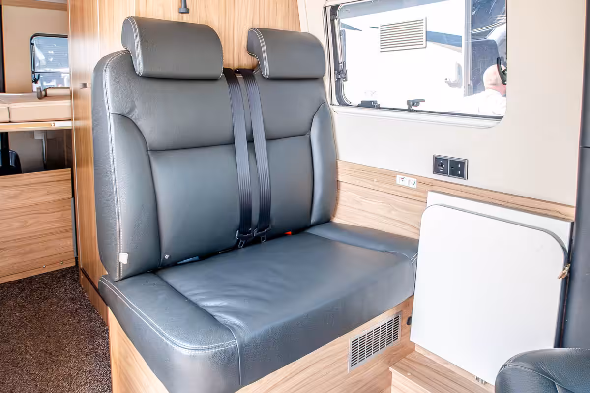 6DC2B2 18 2021 Hymer GrandCanyonS FT21EDF