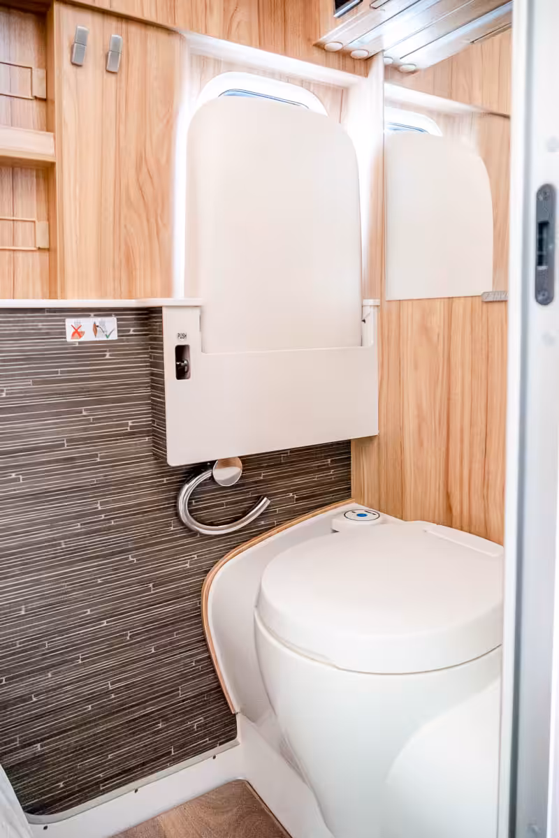 6DC2B2 23 2021 Hymer GrandCanyonS FT21EDF