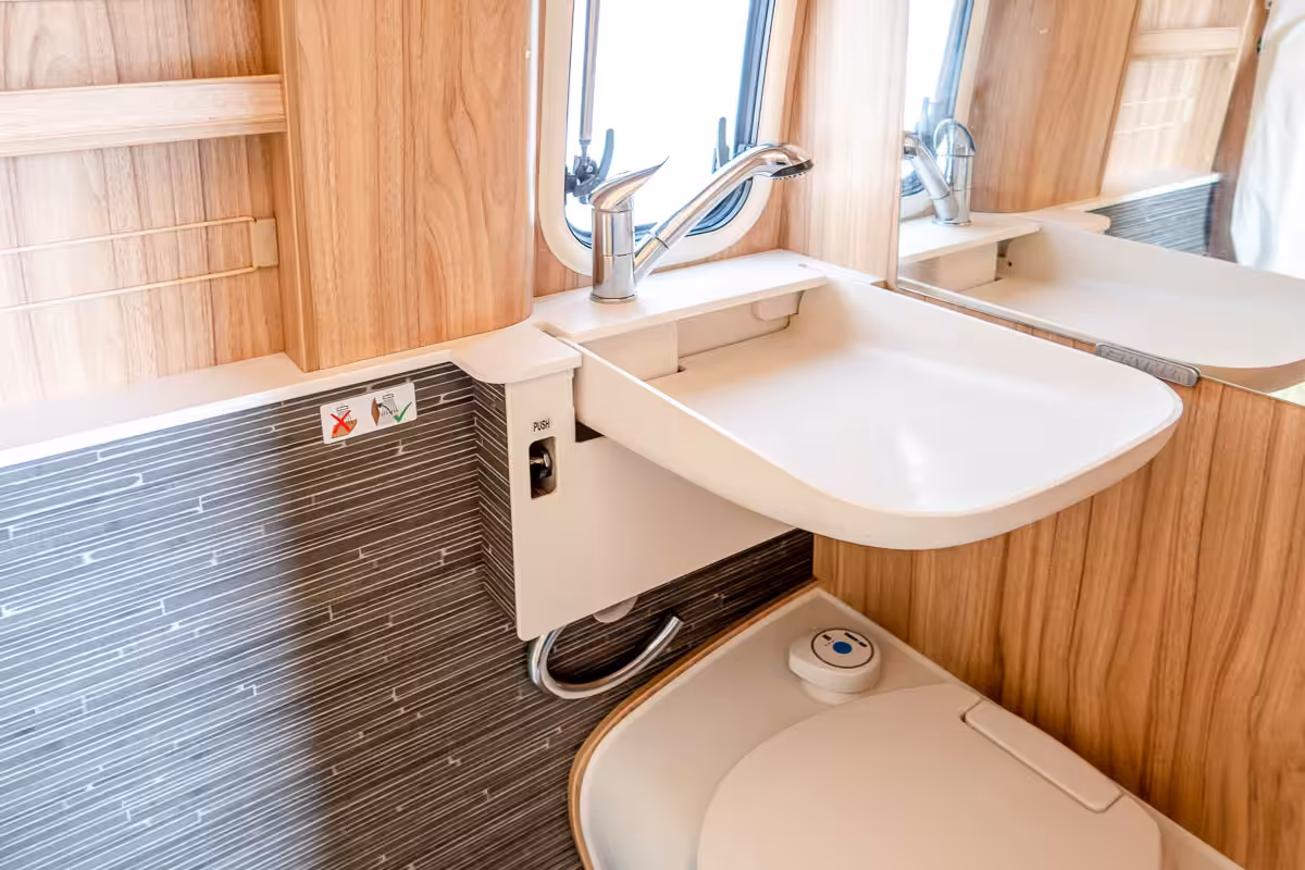 6DC2B2 25 2021 Hymer GrandCanyonS FT21EDF