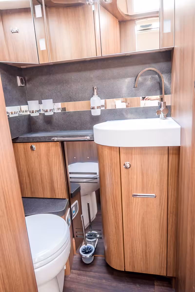 72A99E 36 2025 Carthago ChicELinei50 SN320164