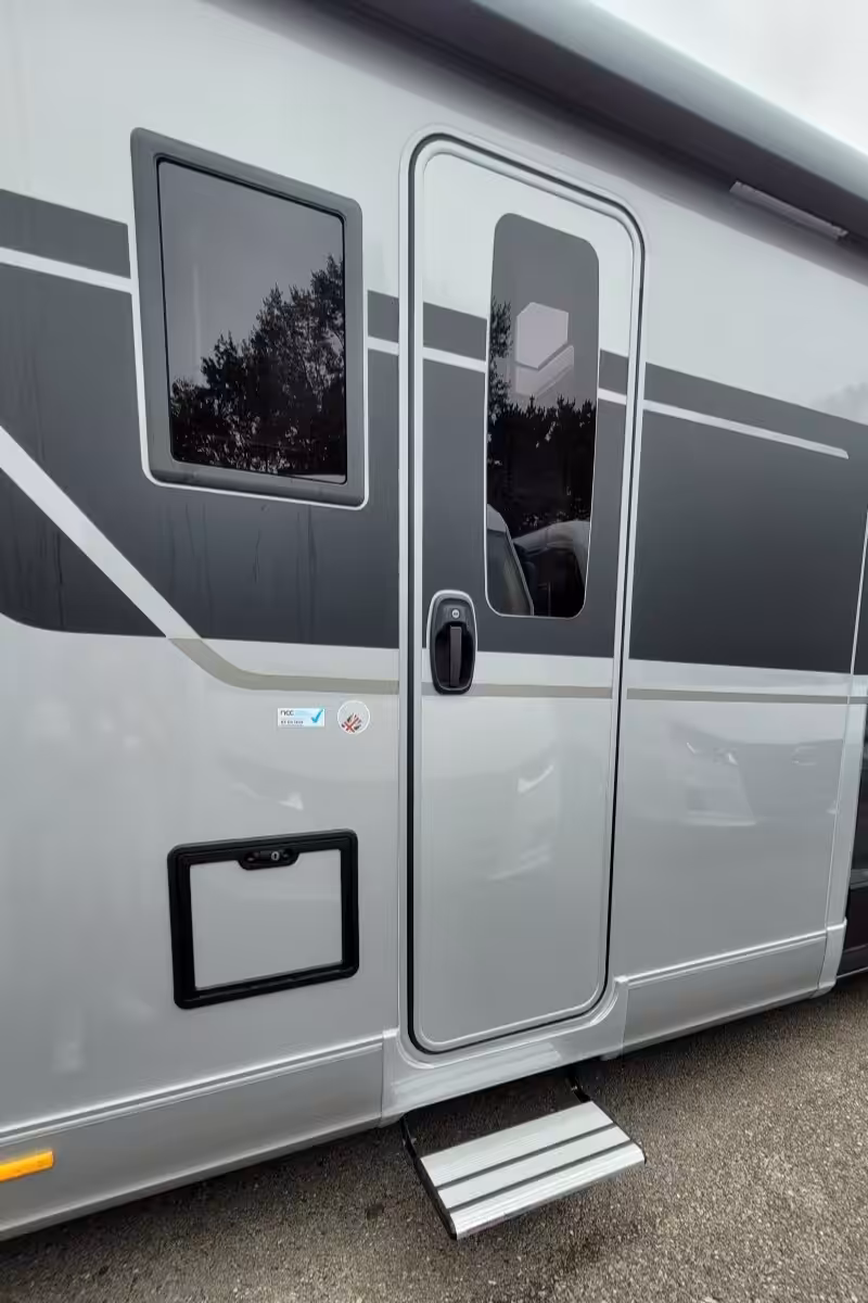 733302 08 Adria CompactMaxDL S9058201