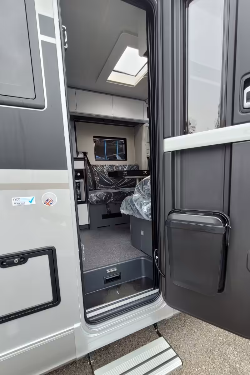 733302 09 Adria CompactMaxDL S9058201