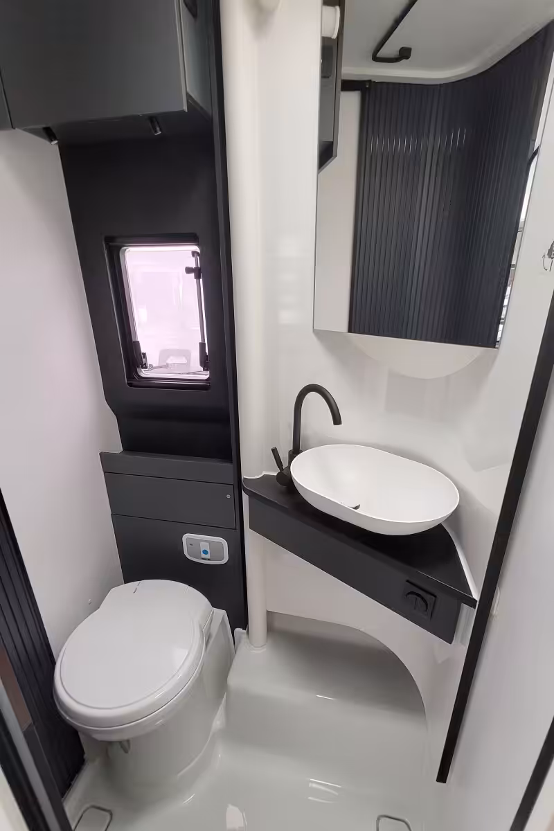 733302 33 Adria CompactMaxDL S9058201