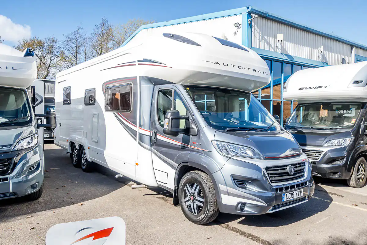 738C76 01 Autotrail Comanche LC19YVV