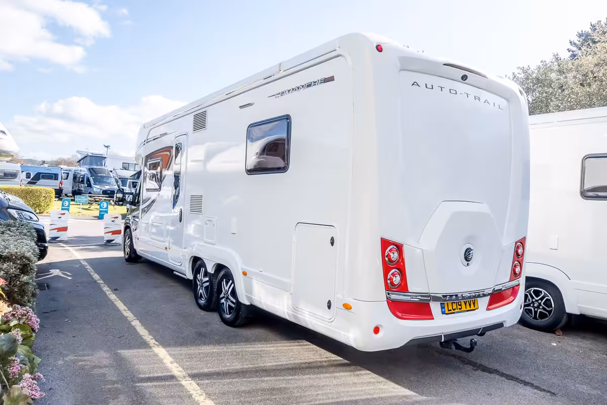 738C76 03 Autotrail Comanche LC19YVV