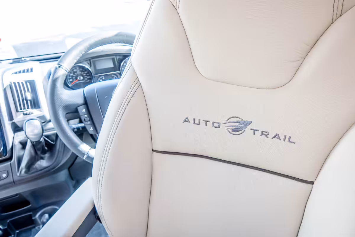 738C76 05 Autotrail Comanche LC19YVV