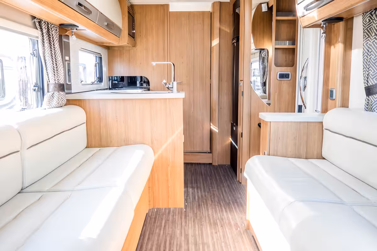 738C76 12 Autotrail Comanche LC19YVV