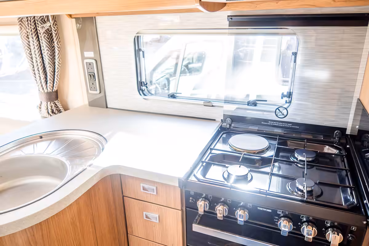 738C76 17 Autotrail Comanche LC19YVV