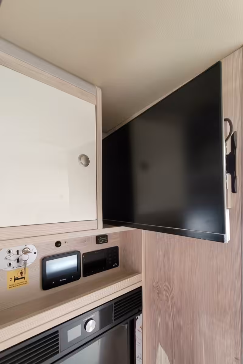 75987E 18 Megamobil Lounge540 RG079924
