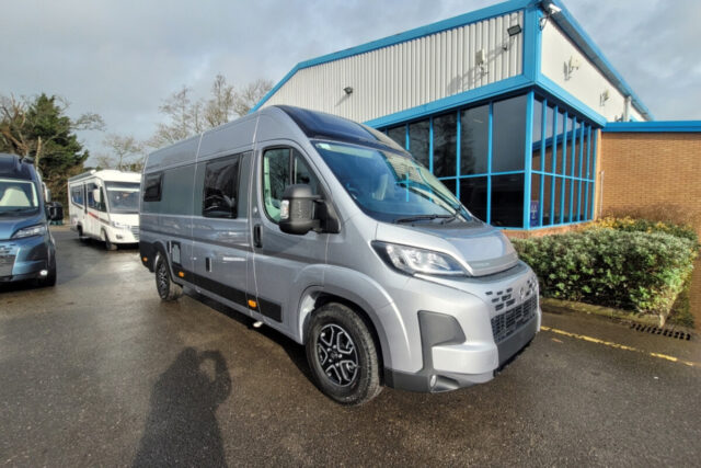 75CB62 01 Swift Carrera184 SG059231