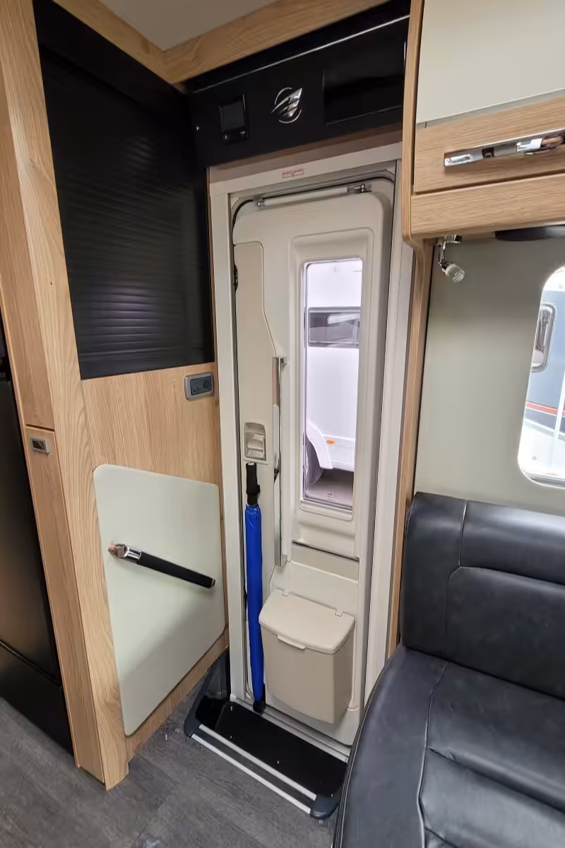 75EAEE 17 Autotrail GF80 DU24UCW