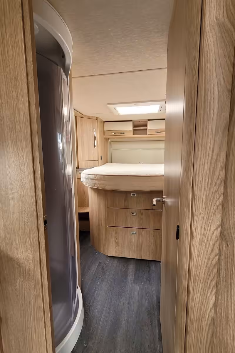 75EAEE 26 Autotrail GF80 DU24UCW