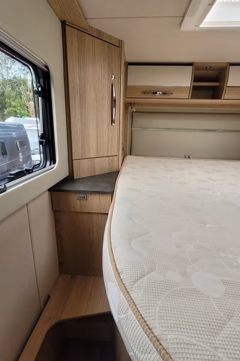 75EAEE 29 Autotrail GF80 DU24UCW