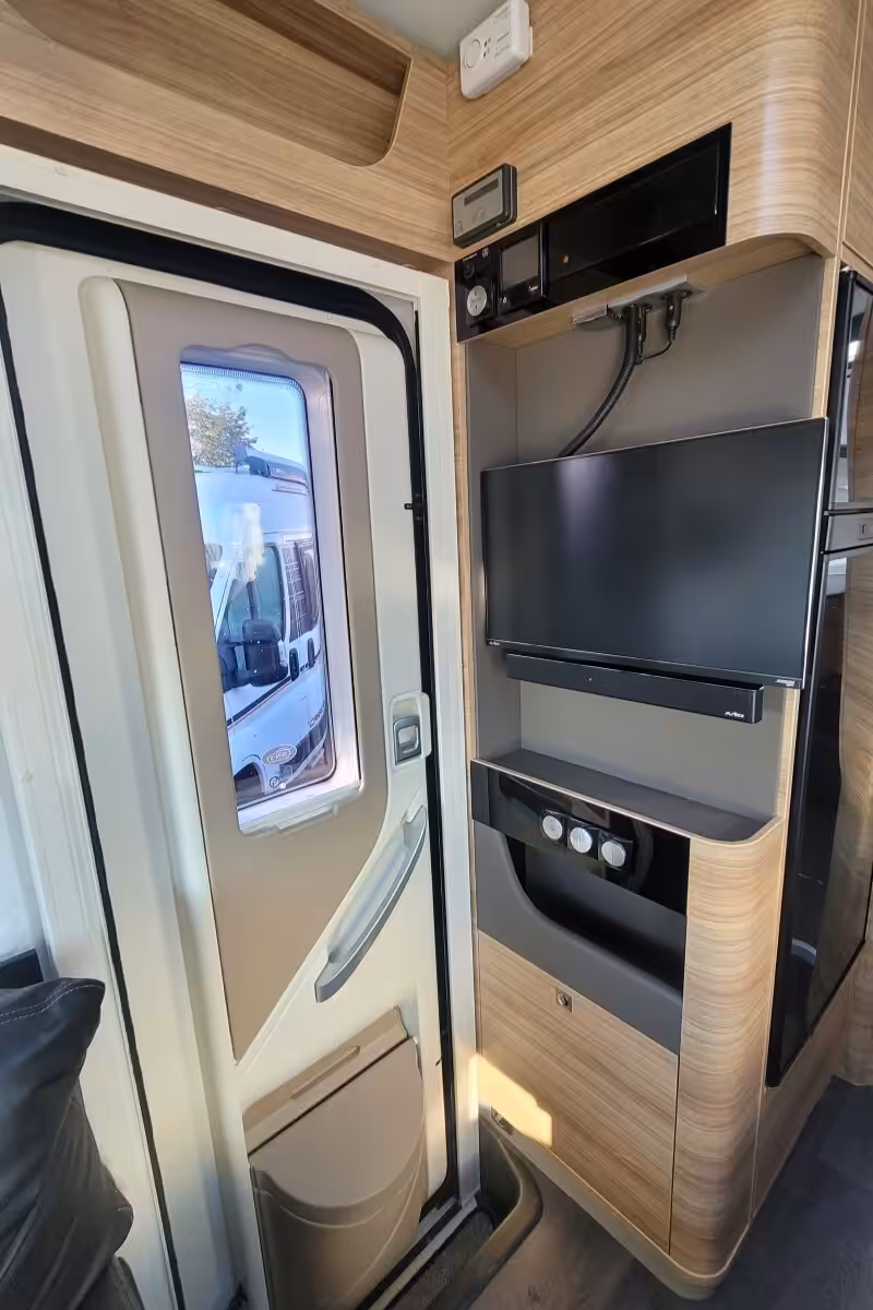 7684DE 18 Adria SonicSupreme710SL WJ71ZHG
