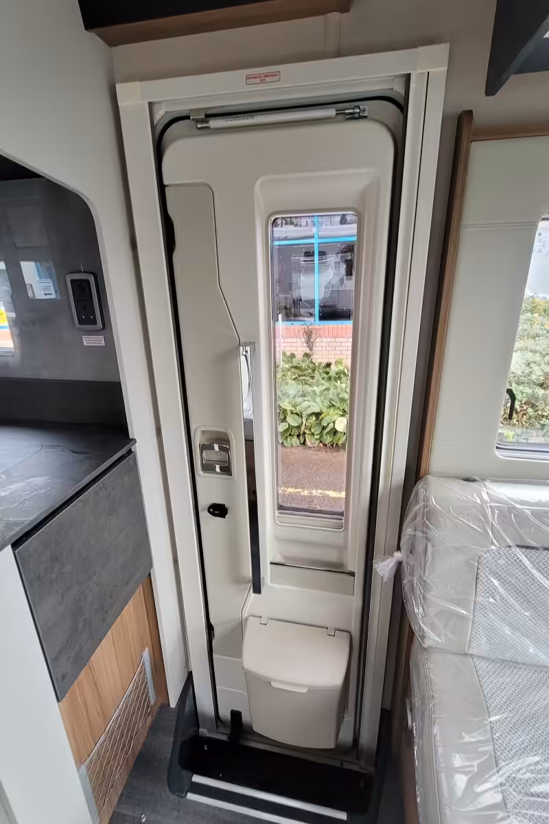 76B0B6 17 Autotrail Imala736 SMC16154