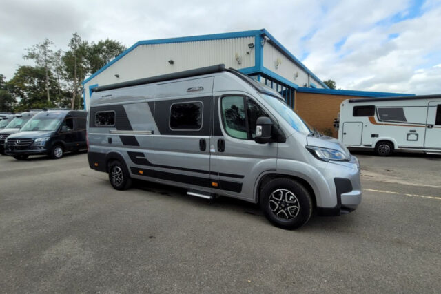 76B3C2 02 Adria Twin Supreme 640SGX TMC83904