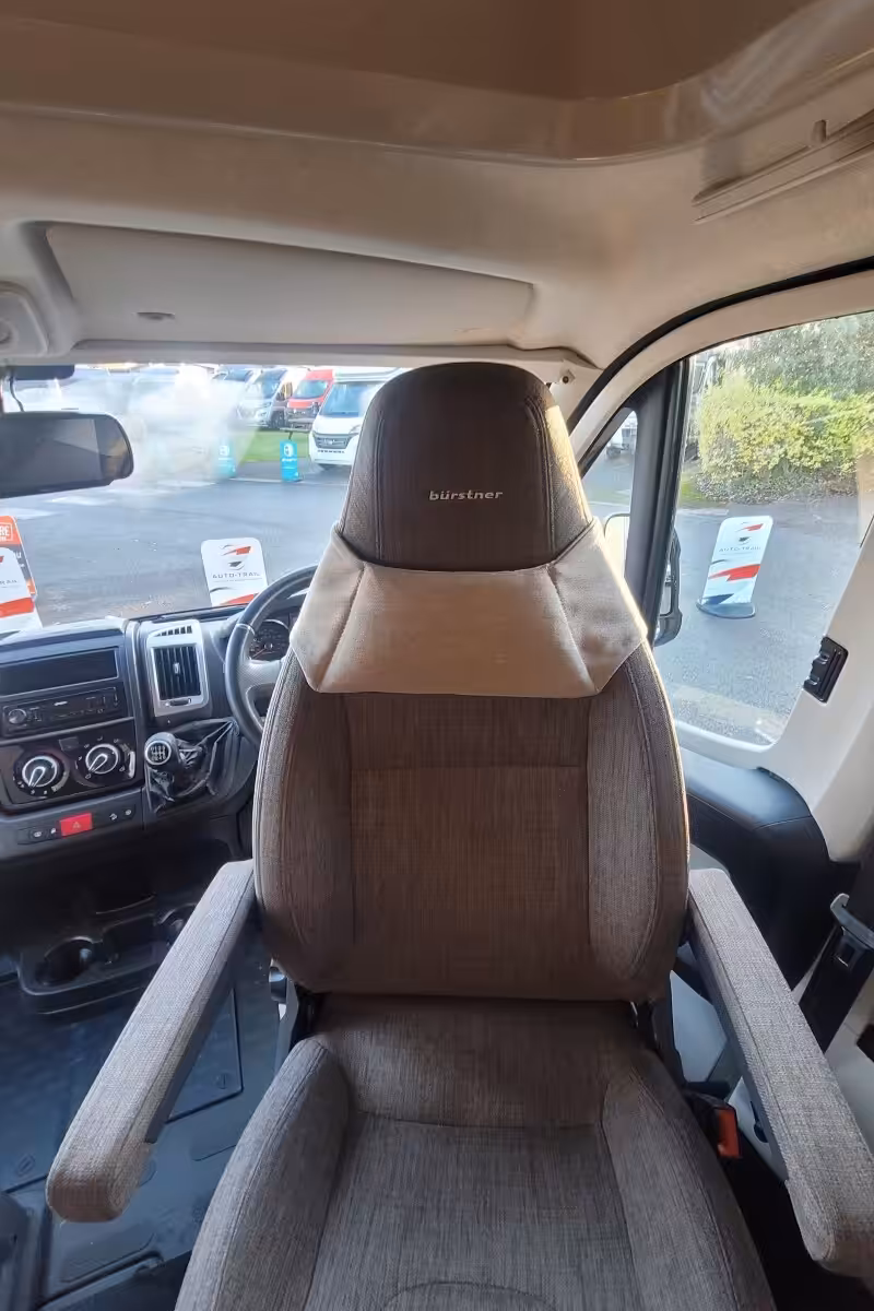 76C4F2 09 Burstner IxeoIT728G WA17EVM