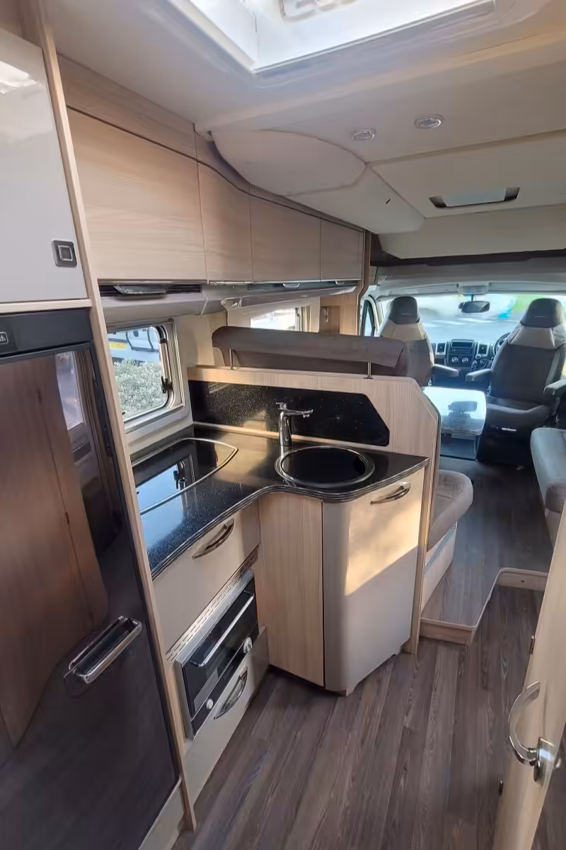 76C4F2 20 Burstner IxeoIT728G WA17EVM