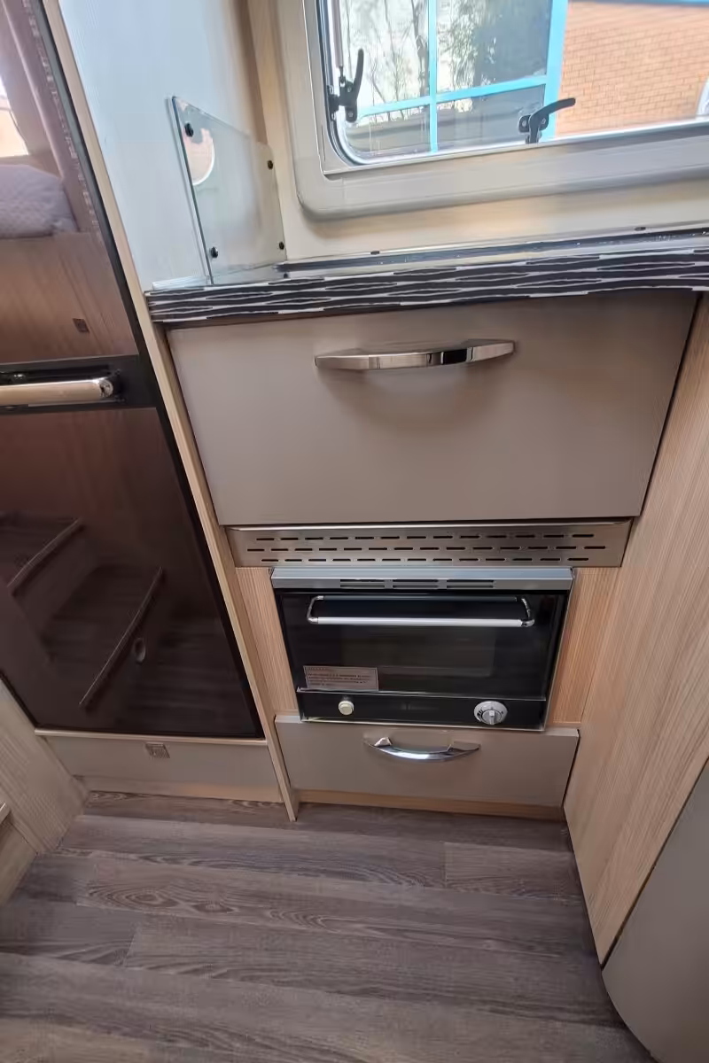 76C4F2 22 Burstner IxeoIT728G WA17EVM