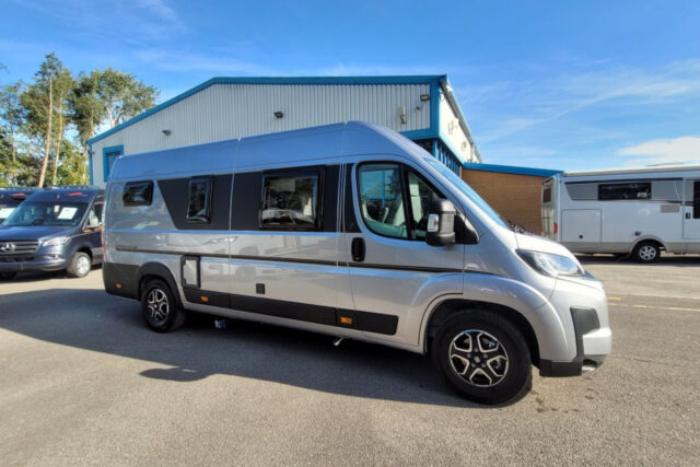 77F996 02 Autotrail Expedition 68 TG053654