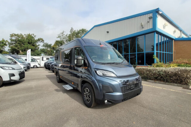 7915AA 01 Malibu Van First Class Two Rooms 640 LE RB TMC68374