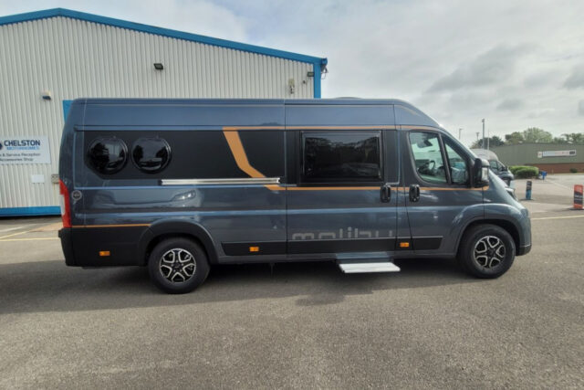 7915AA 02 Malibu Van First Class Two Rooms 640 LE RB TMC68374