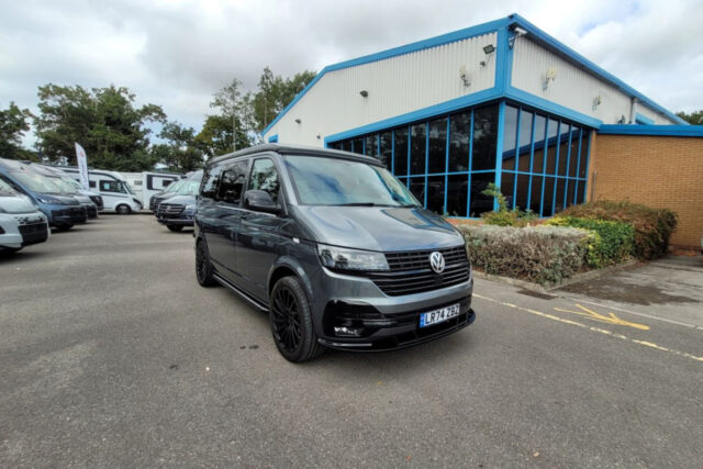793CBE 01 Volkswagen Camper King LR74ZBZ
