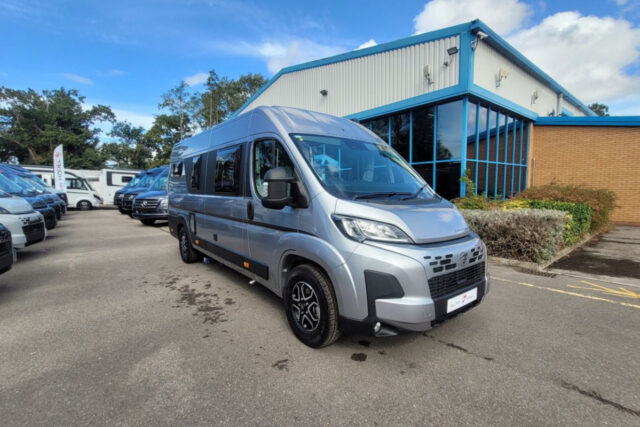 794F56 01 Autotrail Expedition 68 TMD12009