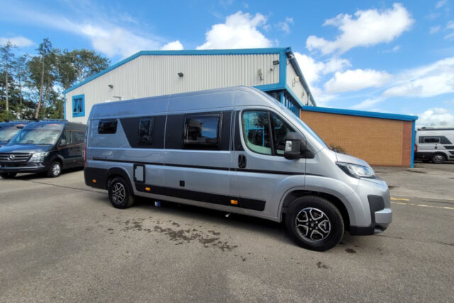 794F56 02 Autotrail Expedition 68 TMD12009