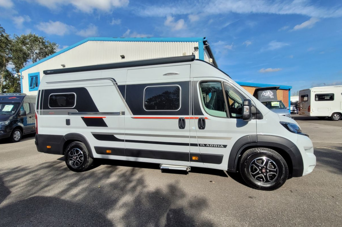79710E 08 Adria Twin Sports 640 SGX RY73SNX