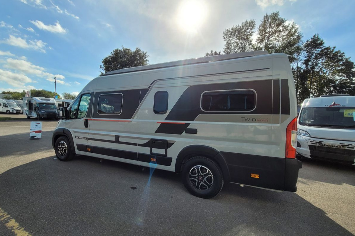 79710E 11 Adria Twin Sports 640 SGX RY73SNX