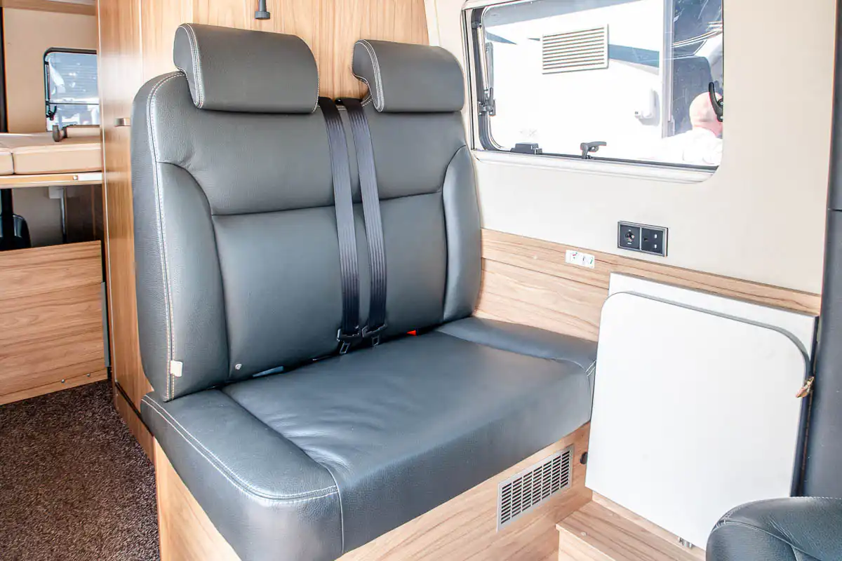6DC2B2 18 2021 Hymer GrandCanyonS FT21EDF