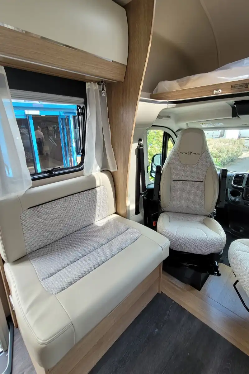 727096 14 Autotrail Imala736G R2Z65802