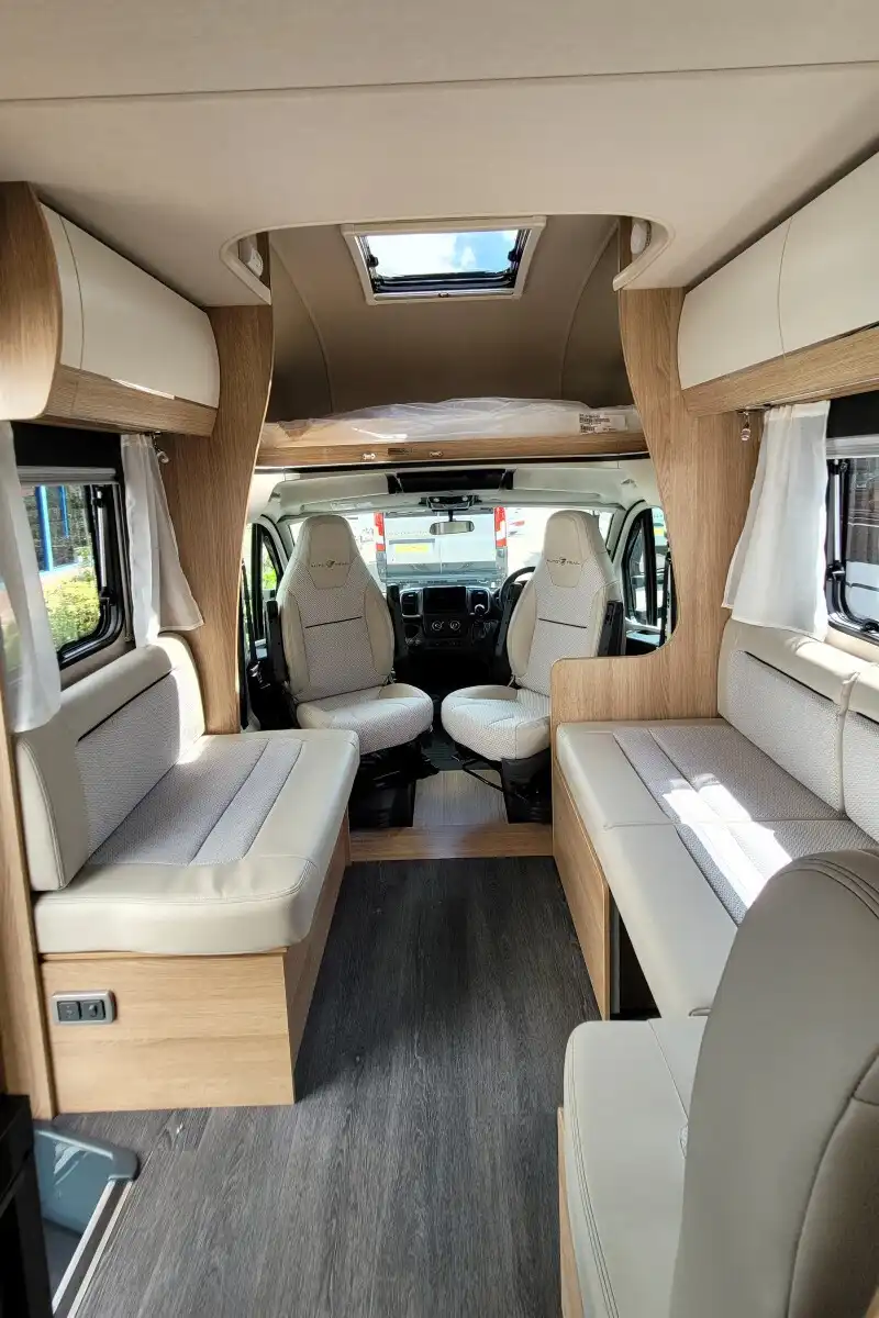 727096 18 Autotrail Imala736G R2Z65802