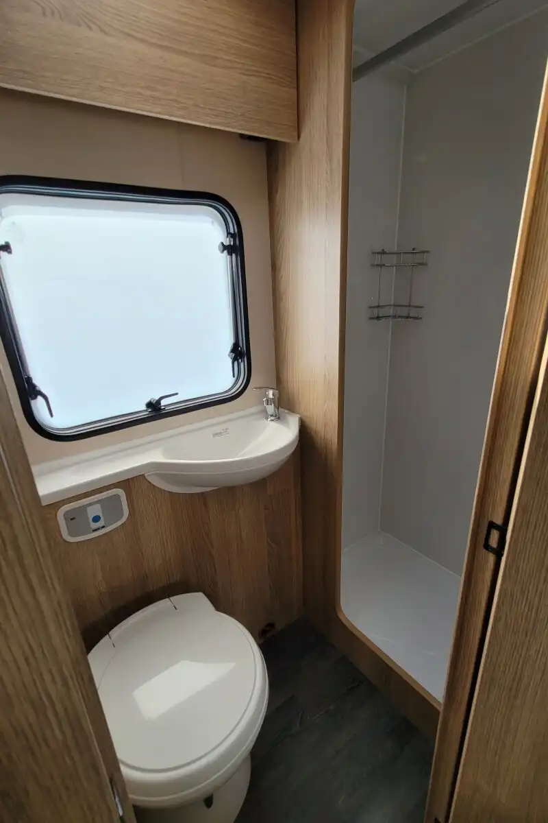 727096 30 Autotrail Imala736G R2Z65802
