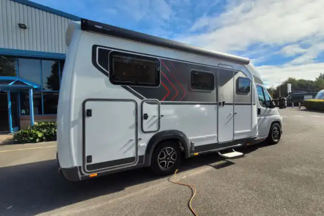 7596BA 03 Burstner Signature SFT 7.0 TMC94542