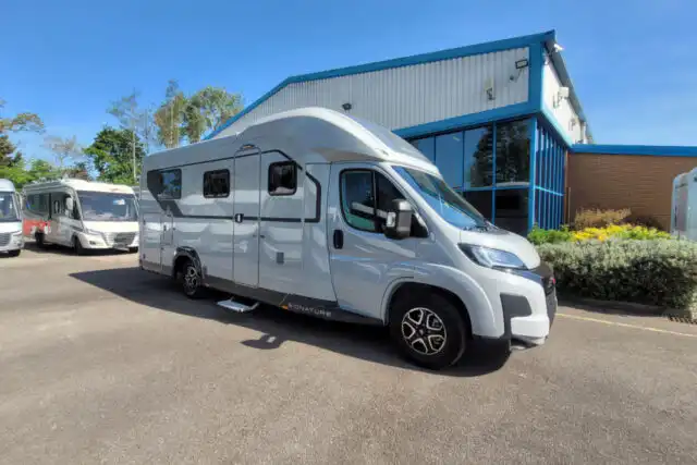 7596DA 02 Burstner SignatureSFT7.5 SMC22938