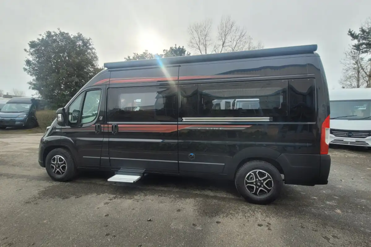 76727A 06 Autotrail VLine610Sport SG064034