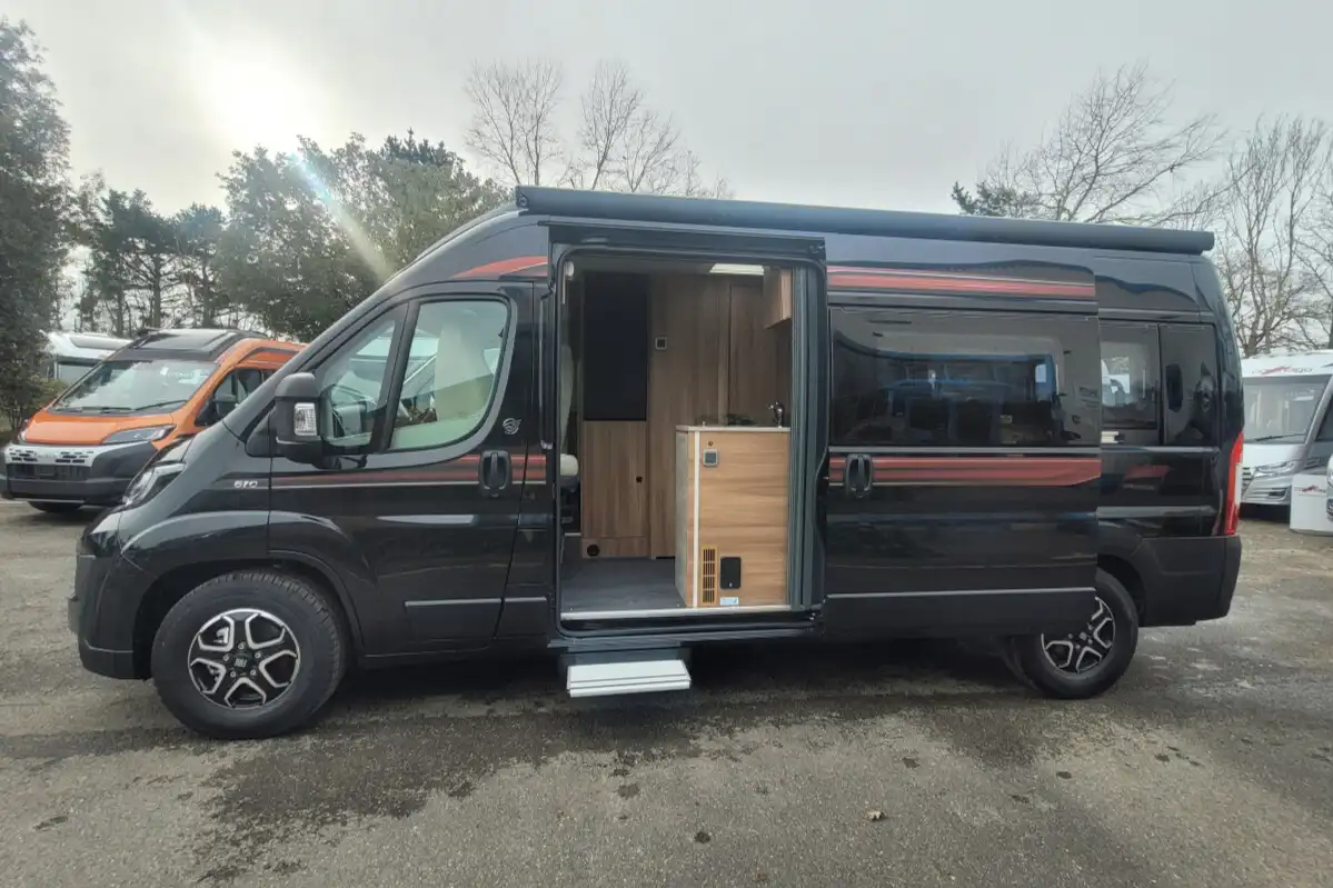 76727A 08 Autotrail VLine610Sport SG064034