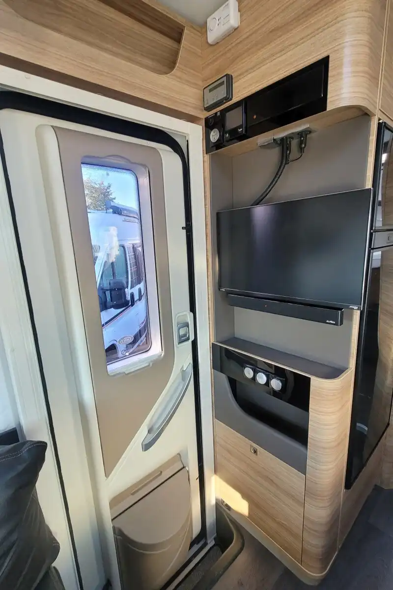 7684DE 18 Adria SonicSupreme710SL WJ71ZHG